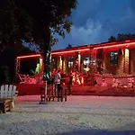 Beach House Beta With Pool, Jacuzzi, Playground & Bbq In An Olive Grove With A Beach, Pomer - Istria
