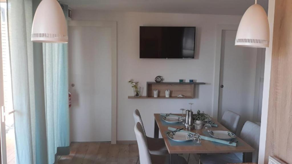 House Beta With Pool, Jacuzzi, Playground & Bbq In An Olive Grove With A Beach, Pomer - Istria