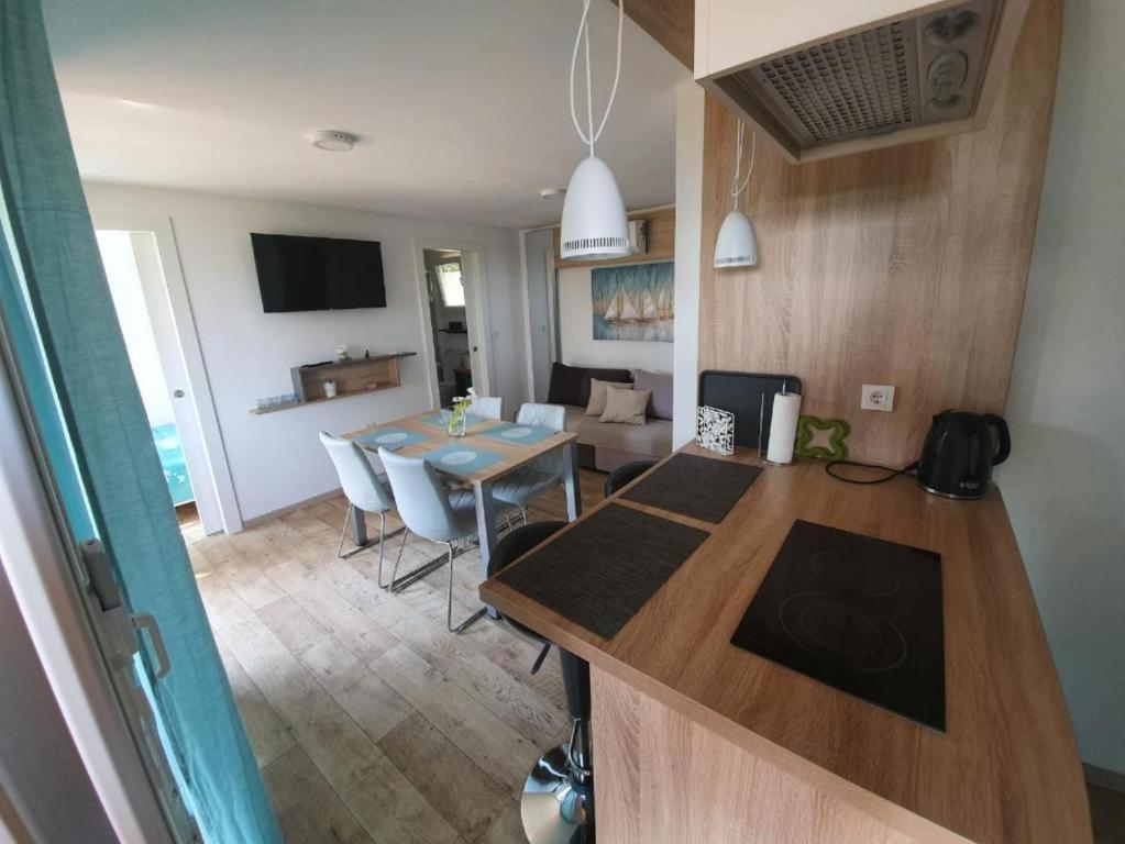 House Beta With Pool, Jacuzzi, Playground & Bbq In An Olive Grove With A Beach, Pomer - Istria *