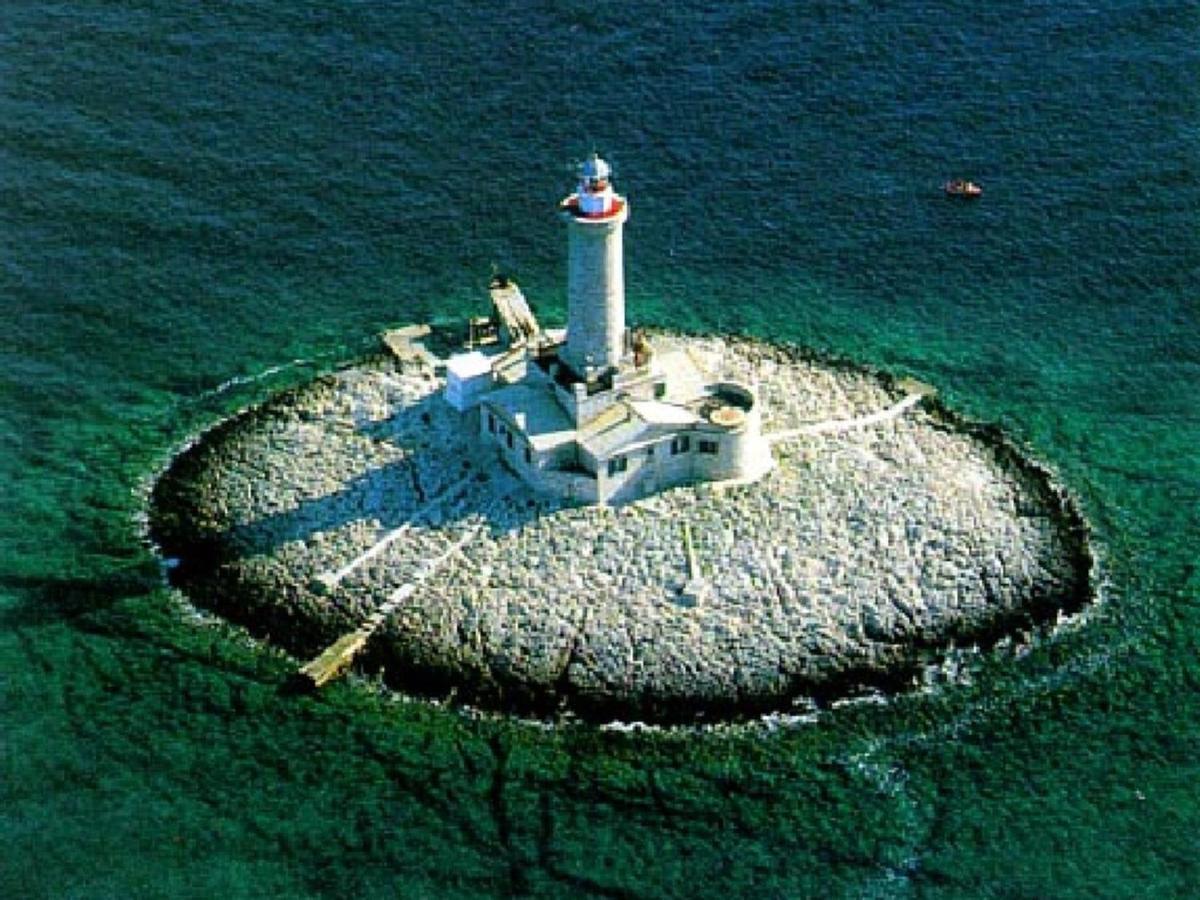 House Beta With Pool, Jacuzzi, Playground & Bbq In An Olive Grove With A Beach, Pomer - Istria *