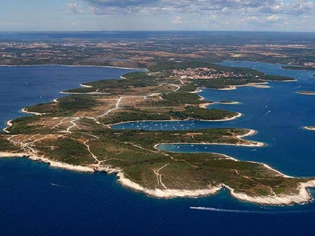 House Beta With Pool, Jacuzzi, Playground & Bbq In An Olive Grove With A Beach, Pomer - Istria *
