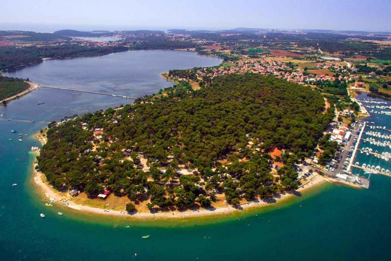 Hébergement de vacances House Beta With Pool, Jacuzzi, Playground & Bbq In An Olive Grove With A Beach, Pomer - Istria Pula