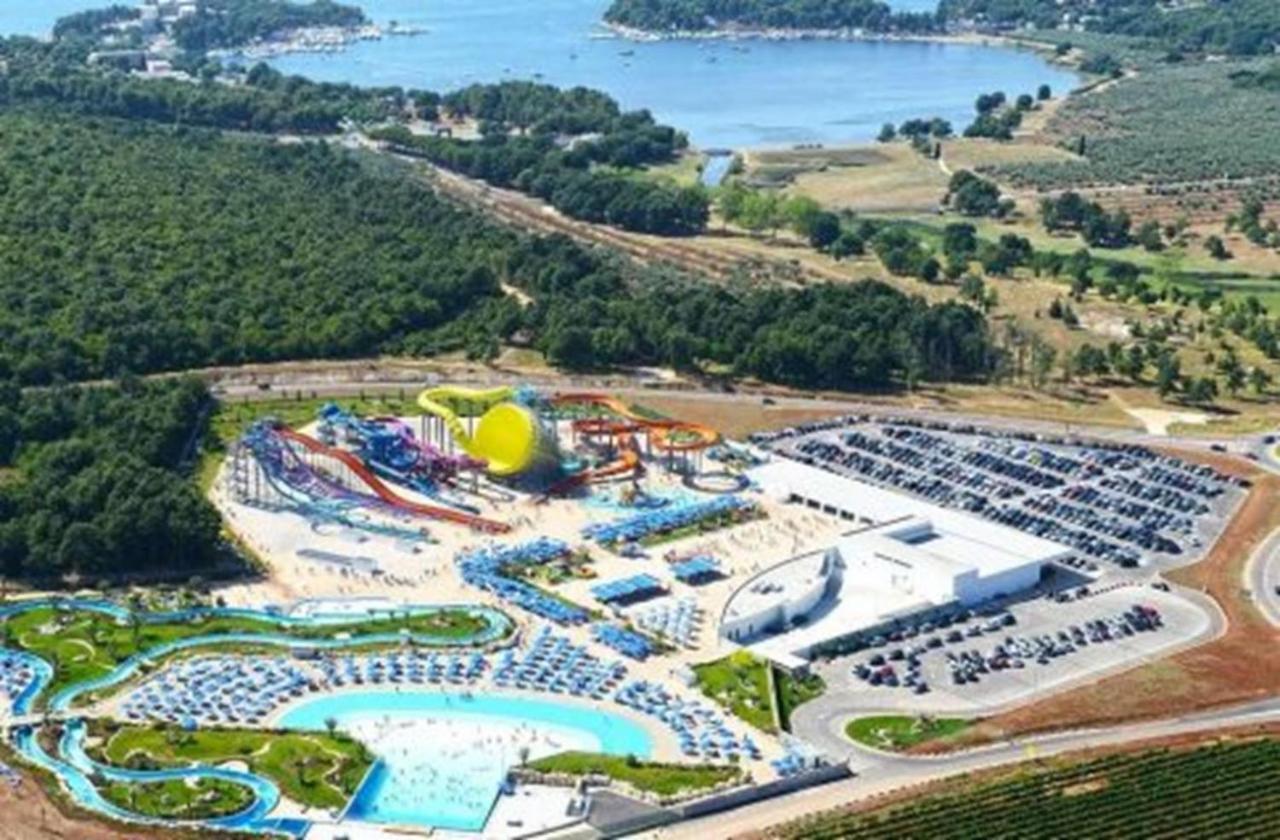 House Beta With Pool, Jacuzzi, Playground & Bbq In An Olive Grove With A Beach, Pomer - Istria *