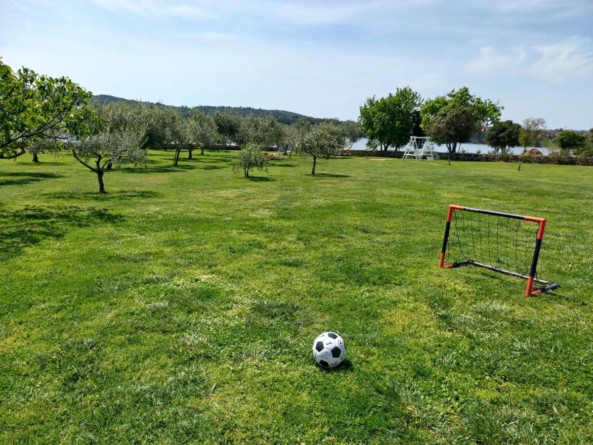 House Beta With Pool, Jacuzzi, Playground & Bbq In An Olive Grove With A Beach, Pomer - Istria